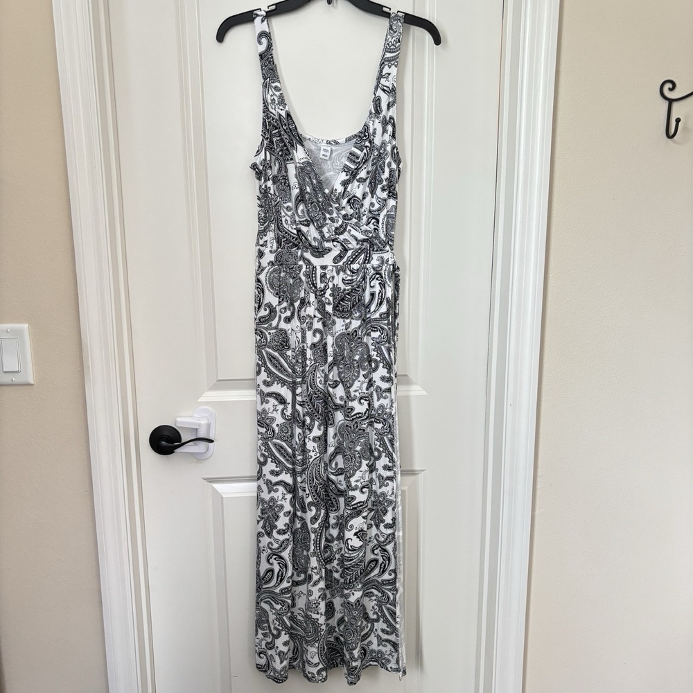 Old Navy Women's Maxi Dress Sz Petite Medium Wrap Style Black White Paisley See*